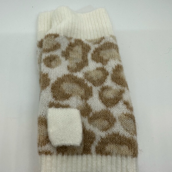 Cheetah Print Fingerless Gloves - Picture 4 of 5